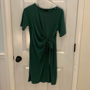 And Taylor size extra small worn several times beautiful dress